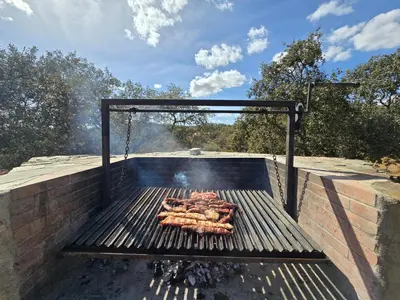 Barbacoa disponible para clientes en the country house