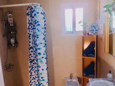 Un baño de Casa Rural Inés cerca del Caminito del Rey