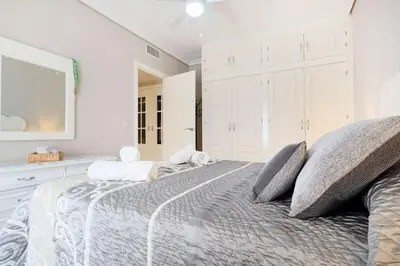 Cama o camas de una habitación en Duque de Hornachuelos, parking en pleno centro