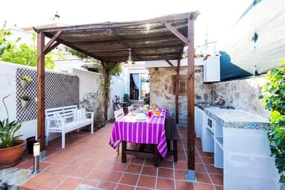 Un balcón o terraza de Charming villa with private pool in Riogordo