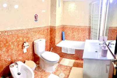 Un baño de Apartamento zona Palacio de las Dueñas y las Setas