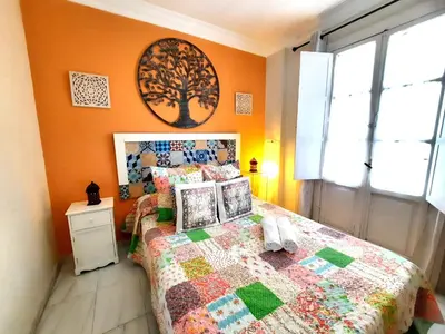 Cama o camas de una habitación en Budget and cute rooms with balcony Sevilla center