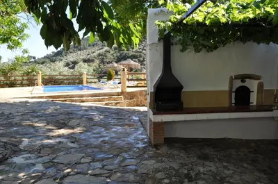 Piscina en o cerca de Cortijo Rural Las Nogueras