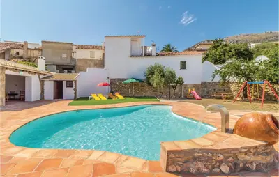 Piscina en o cerca de Beautiful Home In Periana With Kitchen