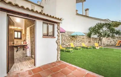 Jardín al aire libre en Beautiful Home In Periana With Kitchen