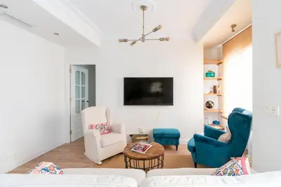 Una televisión o centro de entretenimiento en UNIQUE HOMES LAS SETAS, PLAZA DE SAN PEDRO 6 Pax