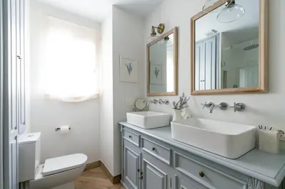Un baño de UNIQUE HOMES LAS SETAS, PLAZA DE SAN PEDRO 6 Pax