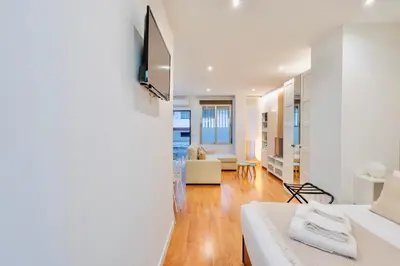 Una televisión o centro de entretenimiento en Apartamento Medina-Azahara