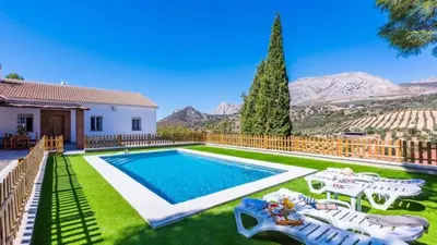 Piscina en o cerca de casa rural el olimpo-caminito del rey