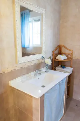 Un baño de Casa con piscina de agua salada Villa Pepucho 2