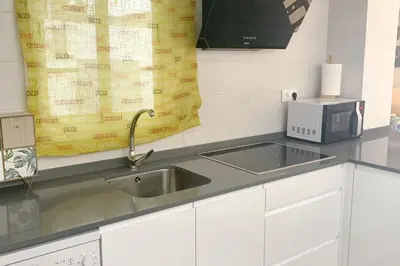 Una cocina o zona de cocina en Charming city centre apartment in Córdoba with parking