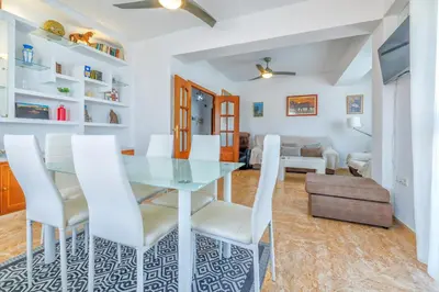 Zona de estar de Damasco, amplio apartamento cercano al centro