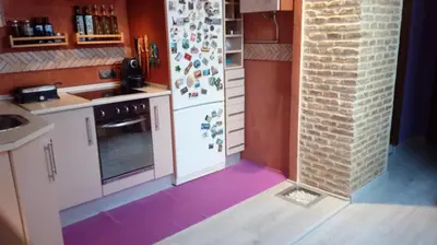 Una cocina o zona de cocina en COSY DOUBLE ROOM + PRIVATE BATHROOM SEVILLA CENTER