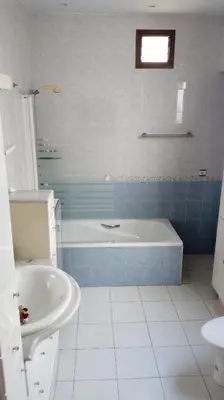 Un baño de COSY DOUBLE ROOM + PRIVATE BATHROOM SEVILLA CENTER