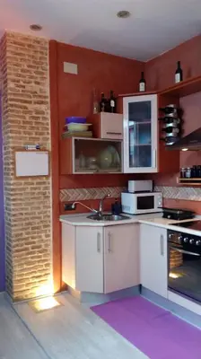 Una cocina o zona de cocina en COSY DOUBLE ROOM + PRIVATE BATHROOM SEVILLA CENTER