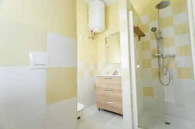 Un baño de Spectacular penthouse with views 2BD1BTH