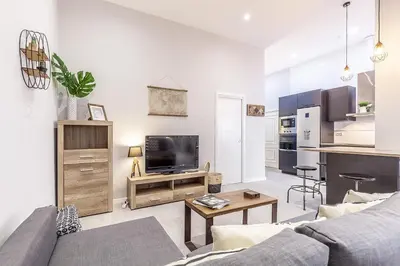 Una cocina o zona de cocina en Minimalismo de Vanguardia con altas calidades 1 BR