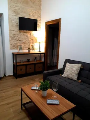 Una televisión o centro de entretenimiento en La Mirada de La Judería