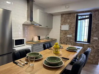 Una cocina o zona de cocina en Loft Jazmin junto a Puente Romano