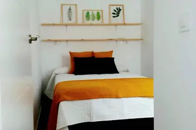 Cama o camas de una habitación en San Pedro Parking Gratis Coche Mediano