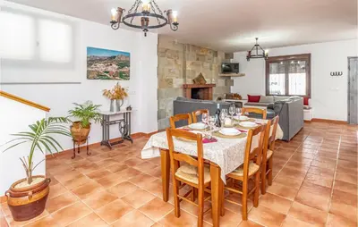 Zona de estar de Nice Home In Cañete La Real