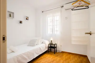 Cama o camas de una habitación en Apartamento cerca del centro y de la estación Santa Justa a pie, 1 plaza de Parking gratis