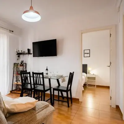 Apartamento cerca del centro y de la estación Santa Justa a pie