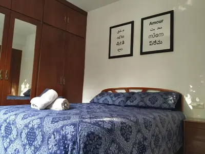 Cama o camas de una habitación en ARRECIFE, GARAJE Y WIFI GRATIS JUNTO PUENTE ROMANO