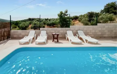Piscina en o cerca de Gorgeous Home In Puertollano