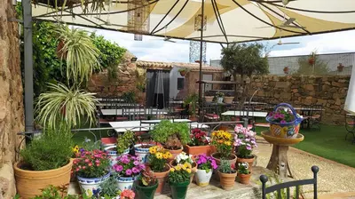 Jardín al aire libre en Palacete Maria Rosa