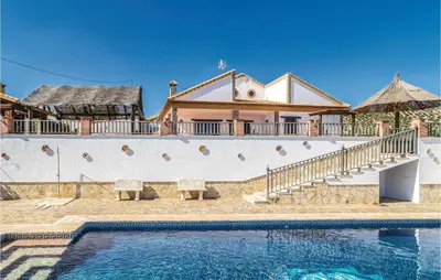 Piscina en o cerca de Stunning Home In Iznájar With Wifi