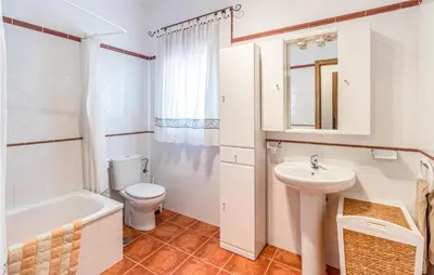 Un baño de Nice Home In Periana With Kitchen