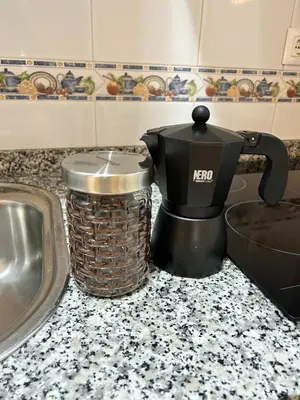 Utensilios para hacer té y café en Apartamento Antón Gómez