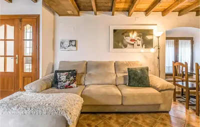 Zona de estar de Gorgeous Home In Hornachuelos With Wifi