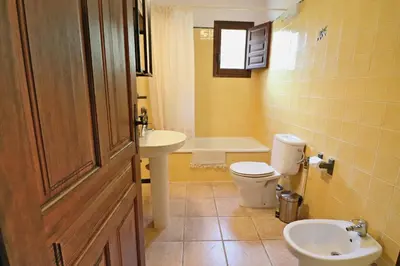Un baño de El Granero at Molino la Ratonera