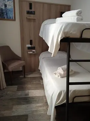 Cama o camas de una habitación en Hospedium DLJ Hostal Temático Desde La Judería