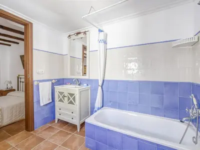 Un baño de Villa in Carcabuey near Sierras Subbeticas Park