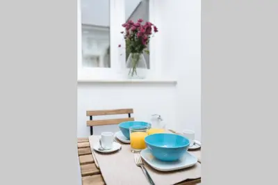 Plano de Hostly Sol 2bdr flat with patio in Seville center