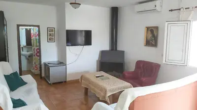 Una televisión o centro de entretenimiento en Casa Rural Los Caballos Finca Canca Alora Caminito del Rey