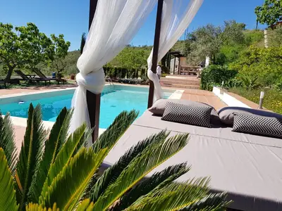 Piscina en o cerca de CASITA LAS MELOSILLAS II