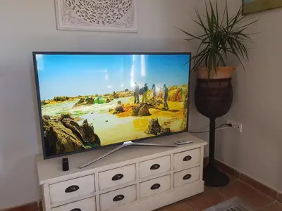 Una televisión o centro de entretenimiento en CASITA LAS MELOSILLAS II