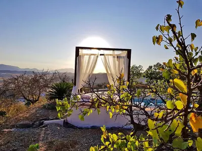 Piscina en o cerca de CASITA LAS MELOSILLAS II