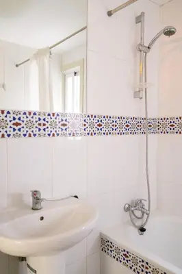 Un baño de Vista Terraza Illora