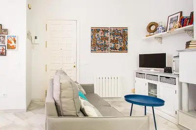 Una televisión o centro de entretenimiento en Mágico apartamento en casa palacio del siglo XVII