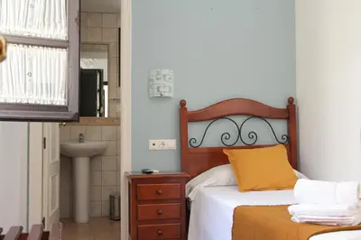 Cama o camas de una habitación en La Piquera Hostal