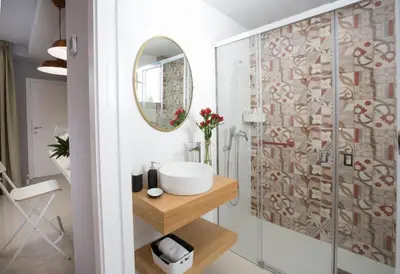 Un baño de APARTAMENTOS LOS MORILES