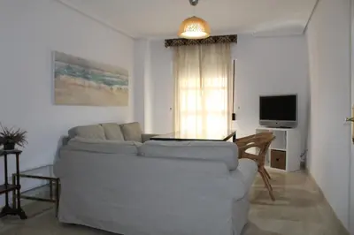 Una televisión o centro de entretenimiento en PISO EN PLENO CORAZÓN DE CORDOBA