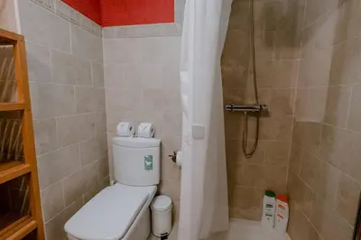 Un baño de Corral del Horno Central Oasis by Valcambre