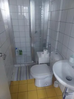 Un baño de Alameda Hércules Apartamento