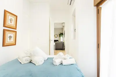 Cama o camas de una habitación en Bright stylish 2BD 2BTH - Seville center